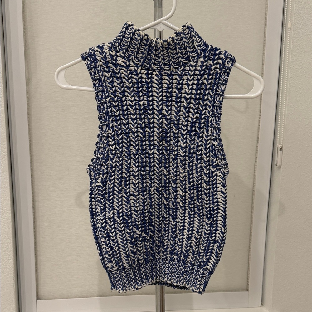 Alice and Olivia, Chic Knit Sleeveless Top in Navy and White